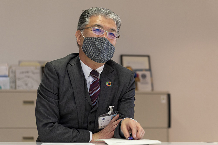 Mr. Yoshimoto is talking.