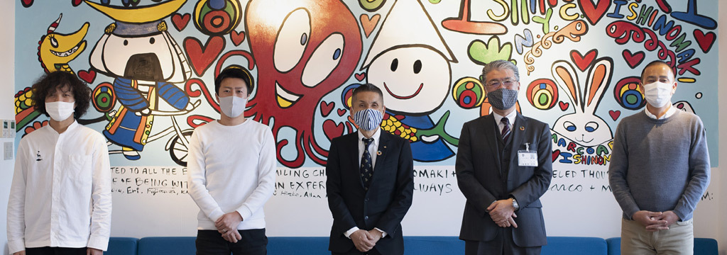 From left to right: Hasegawa (Yahoo! JAPAN), Mr. Abe (President of Fisherman Japan), Mr. Kobayashi (Director of Fisheries and Forestry Policy, Miyagi Prefecture), Mr. Yoshimoto (Director of Industry Department, Ishinomaki City), and Sunaga (Yahoo! JAPAN).
