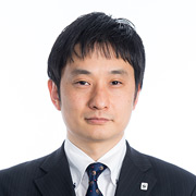顔写真: 山岸尚之