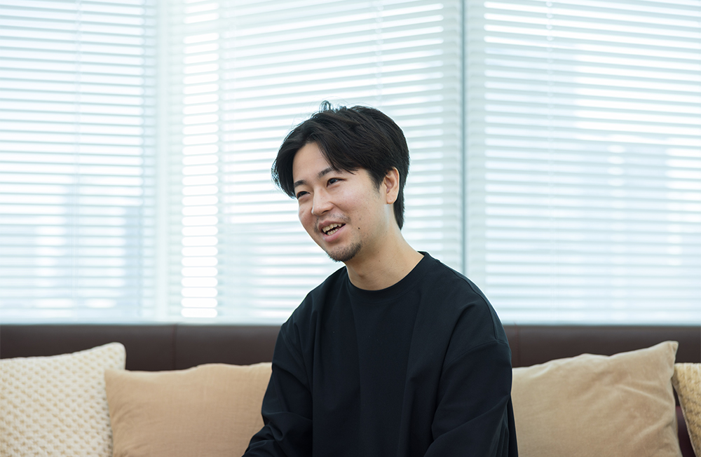 安彦さんインタビューカット