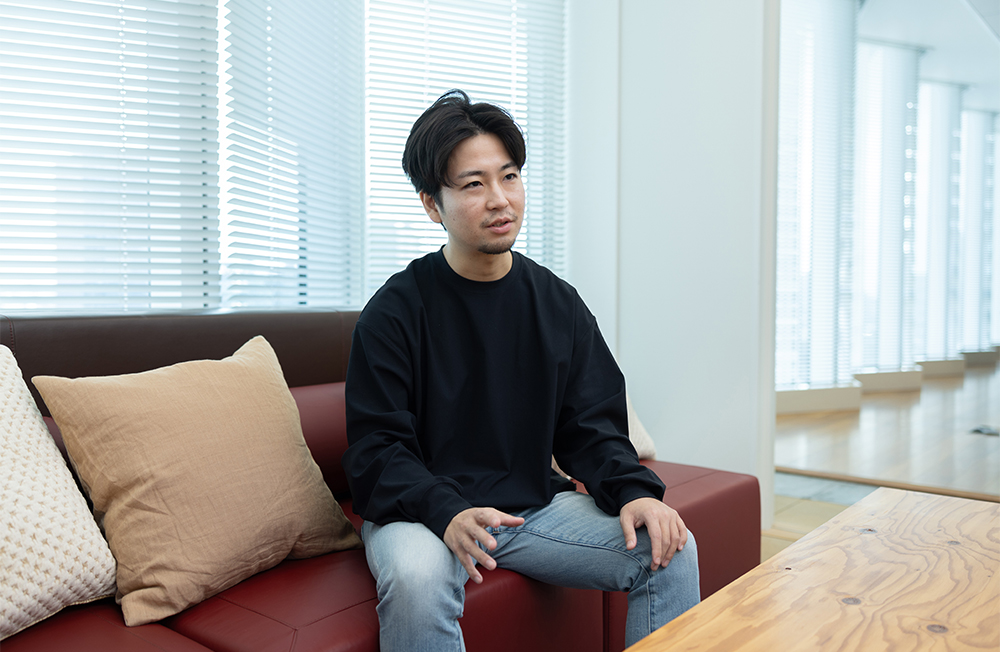 安彦さんインタビューカット
