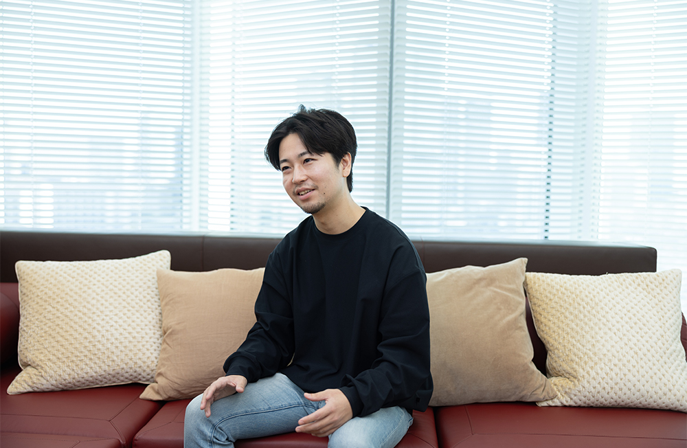 安彦さんインタビューカット