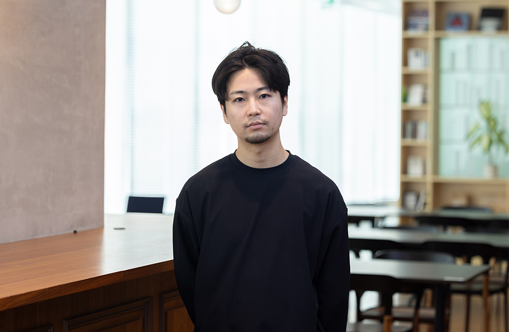 安彦さんインタビューカット