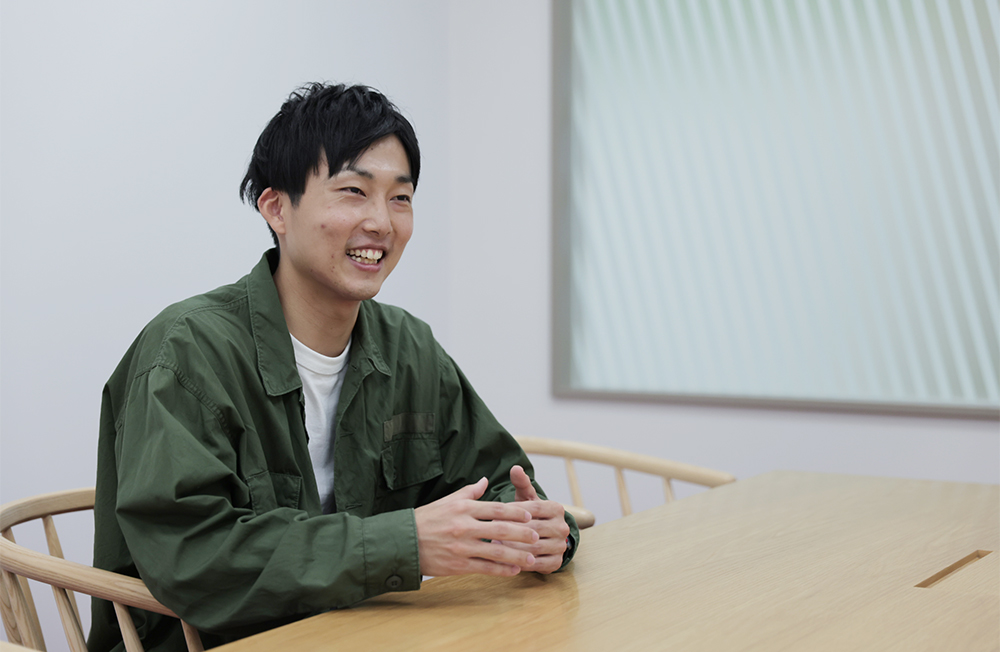 栗田さんインタビューカット