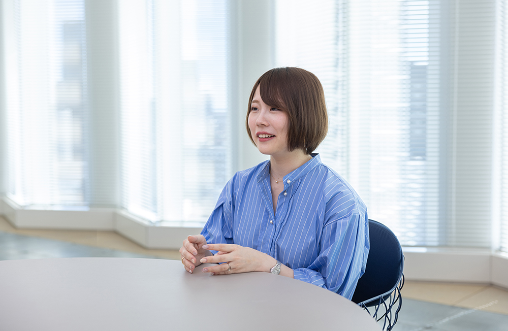萬代さんインタビューカット