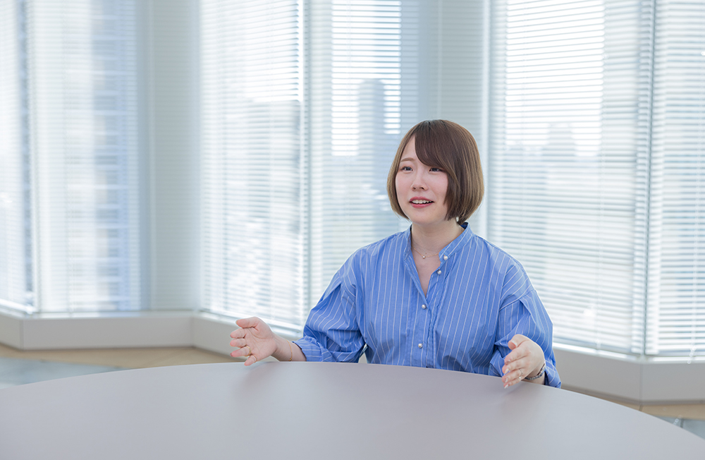 萬代さんインタビューカット