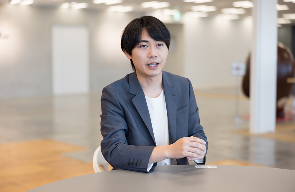 緑川さんインタビューカット