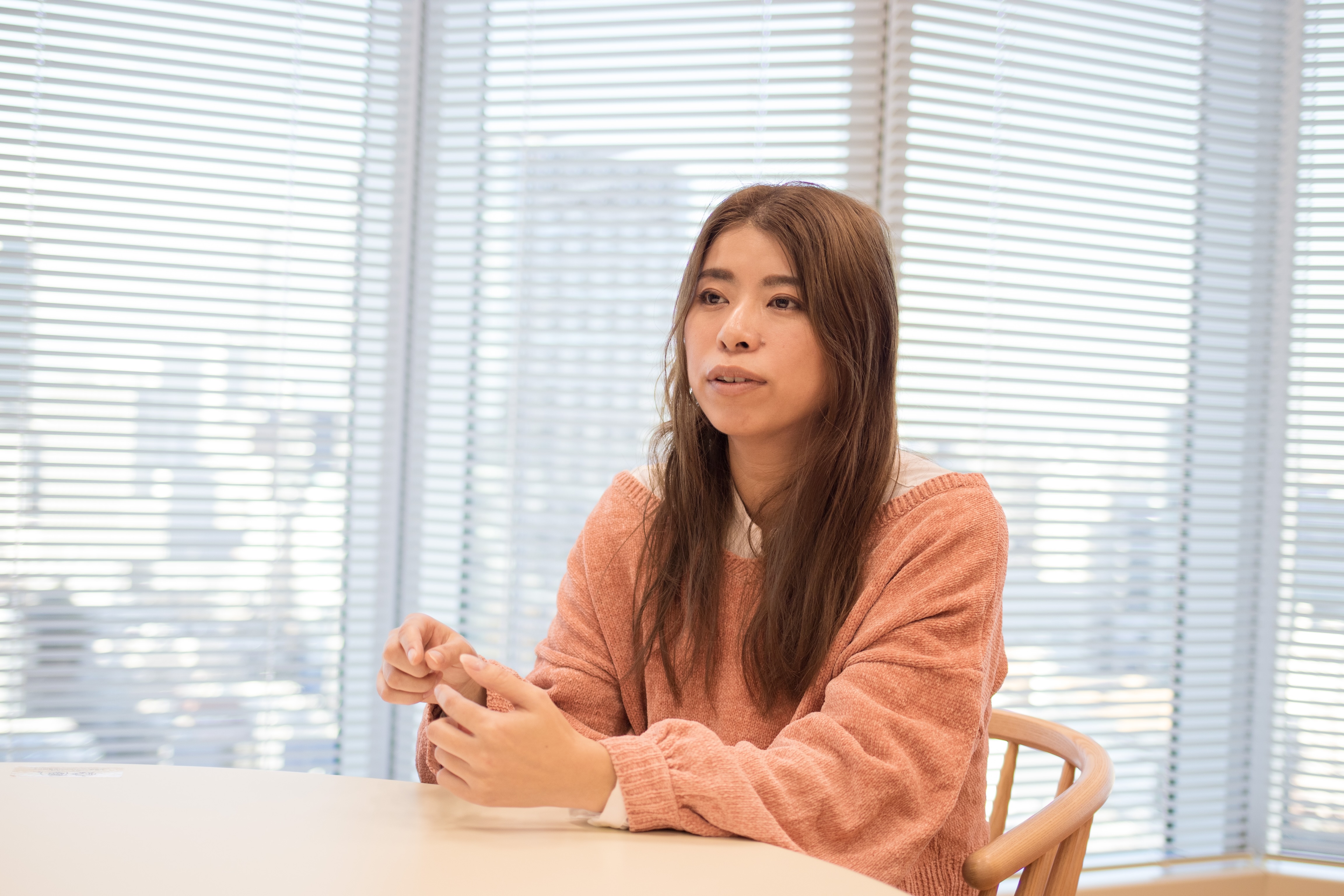 佐久間佳恵さんインタビューカット