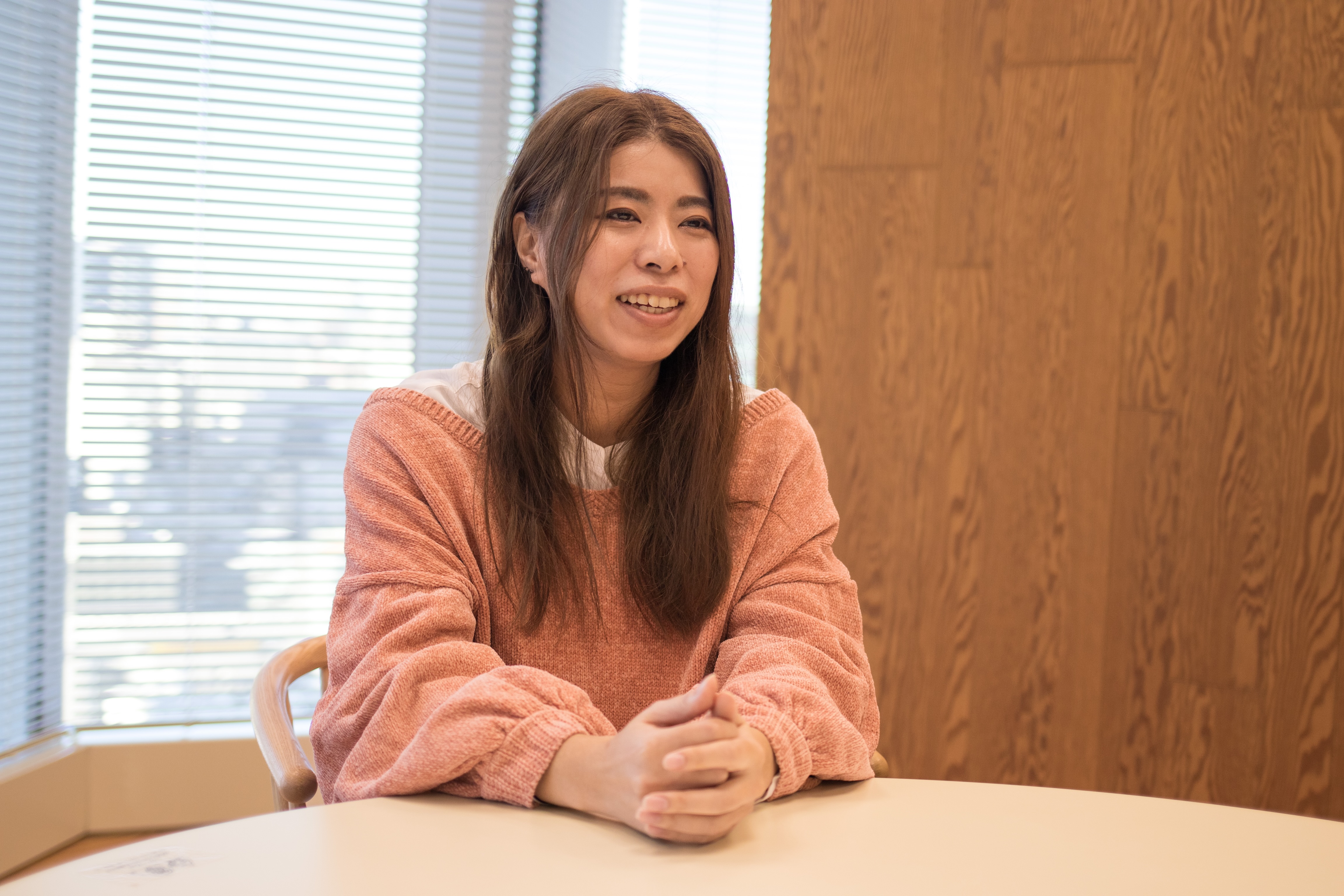 佐久間佳恵さんインタビューカット