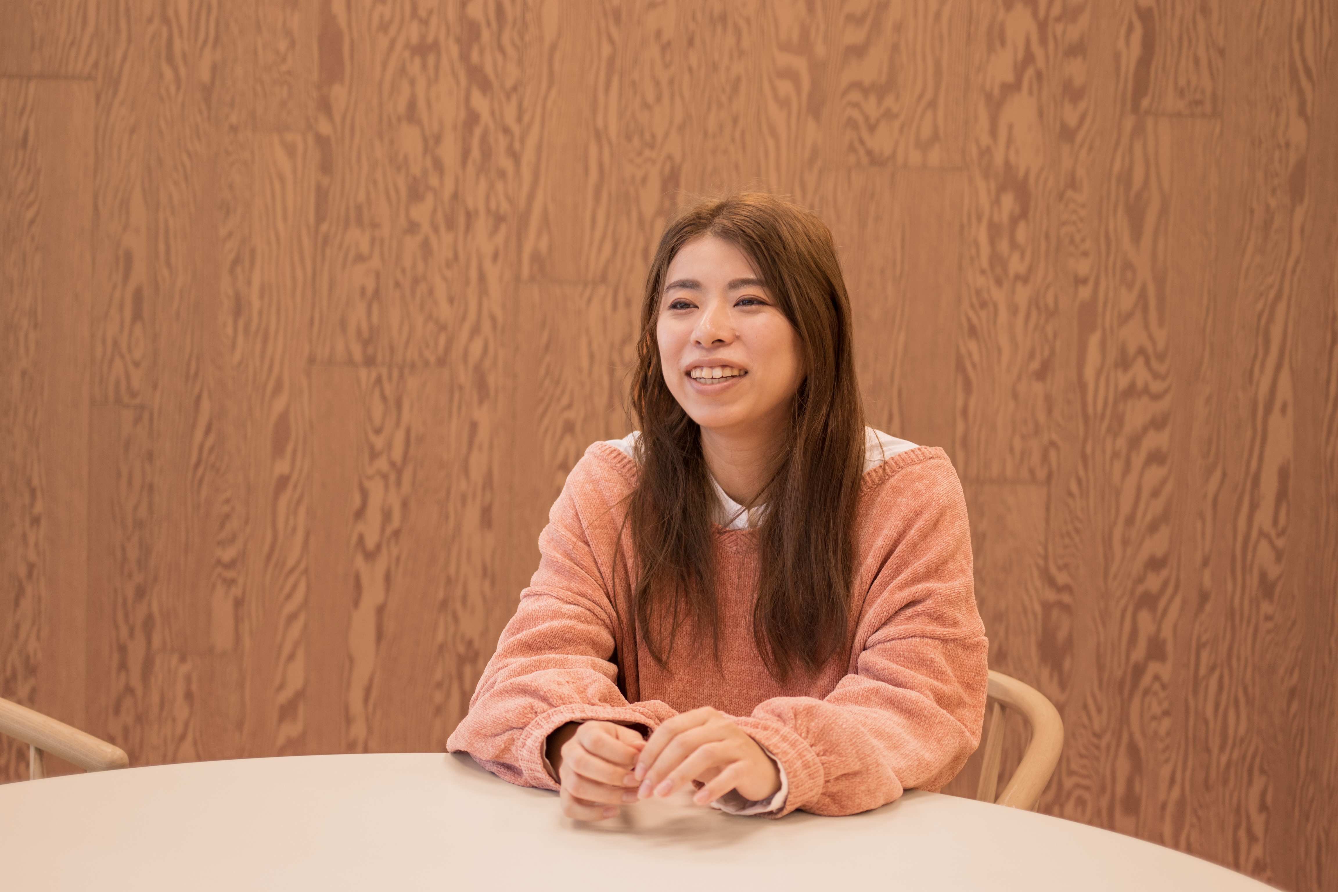 佐久間佳恵さんインタビューカット