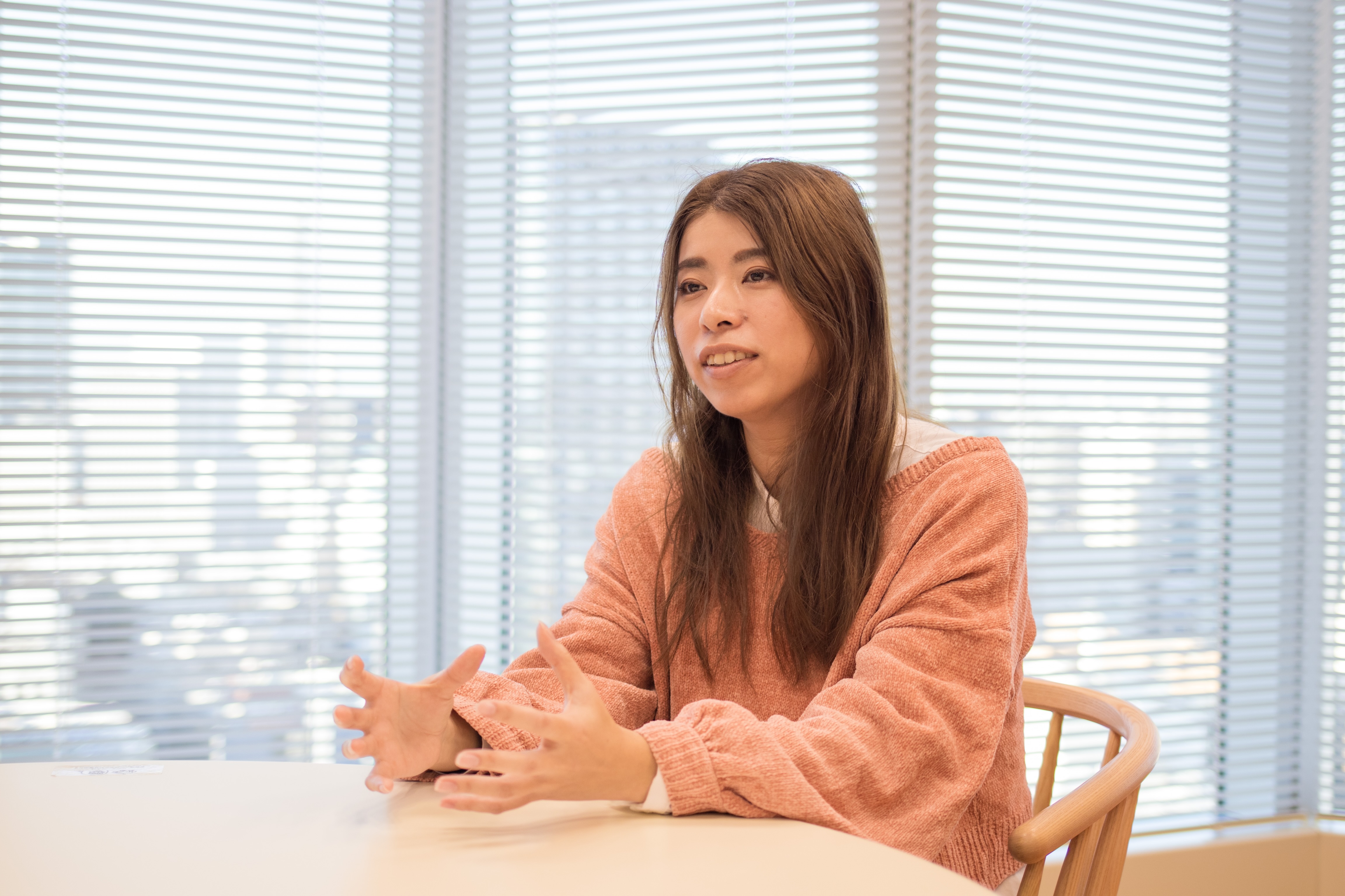 佐久間佳恵さんインタビューカット