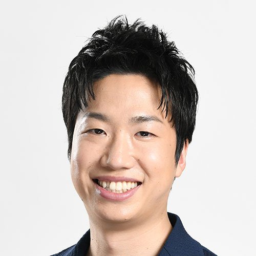 水谷さんが正面を向いているバストショットの写真