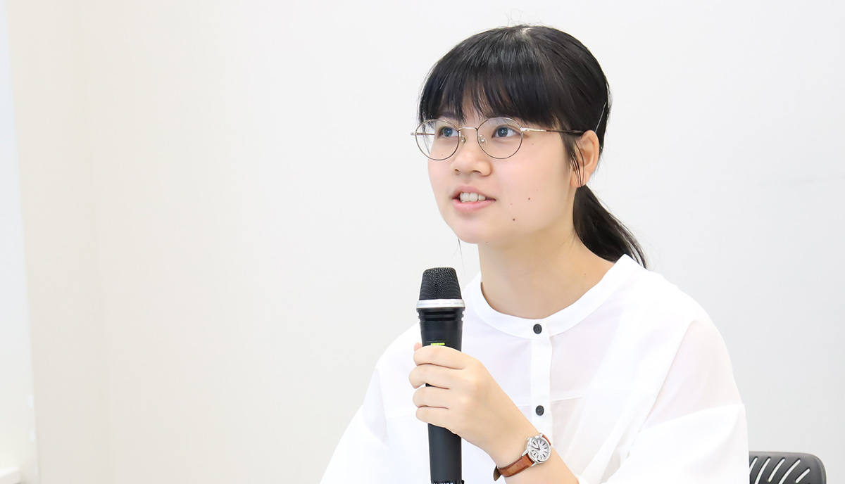 井上さんが話している様子