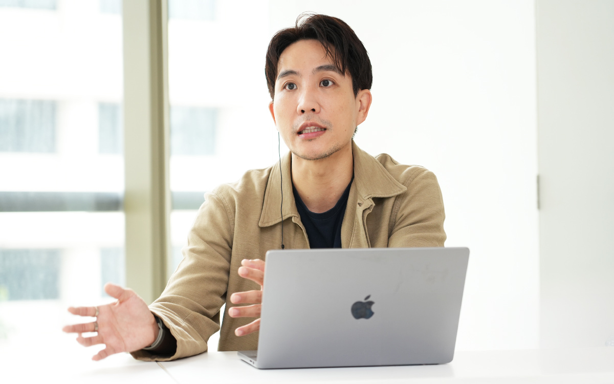 プイが話をする様子の写真