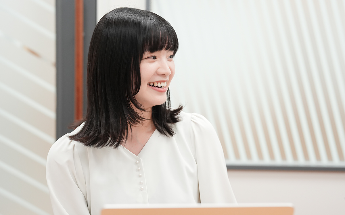 豊嶋が話をする様子の写真