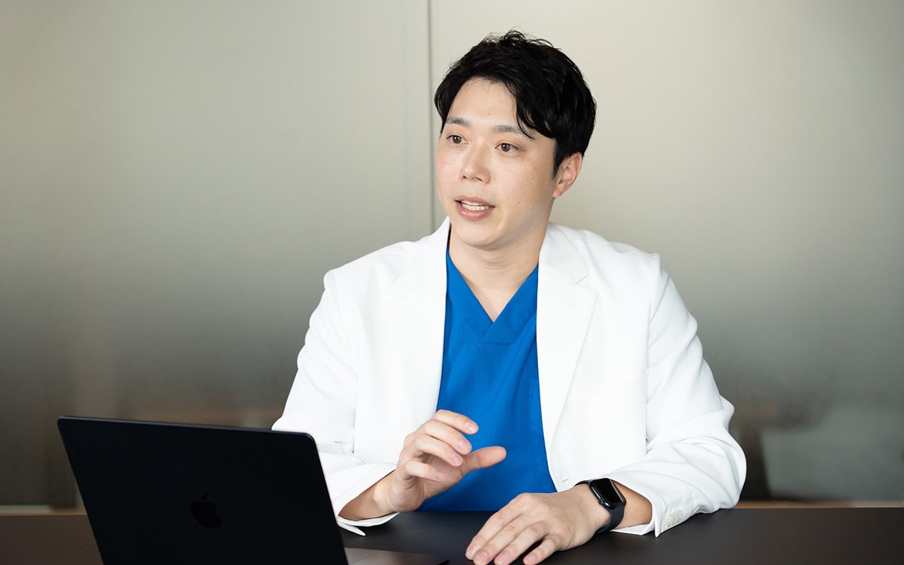 インタビューに答える鬼頭知之さん
