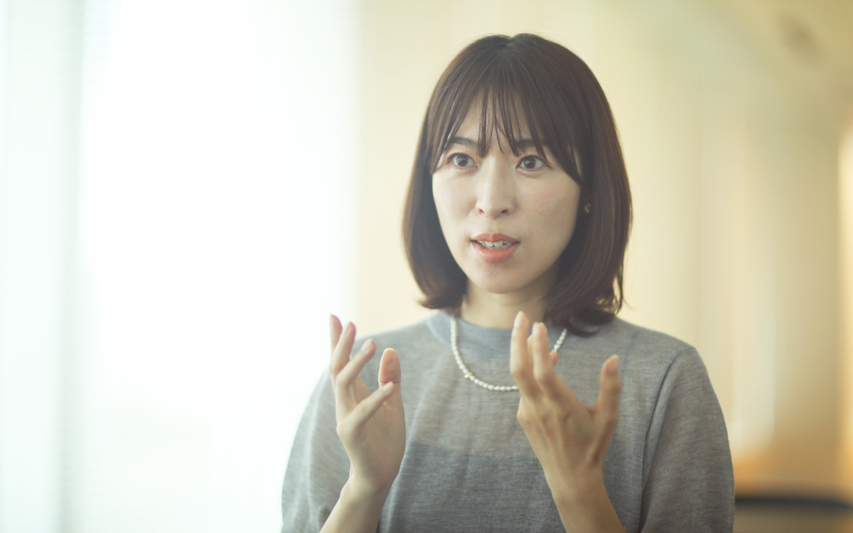 高山が話をする様子