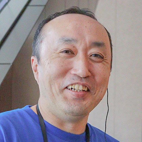 1階受付とフロアを担当した佐野真人の顔写真